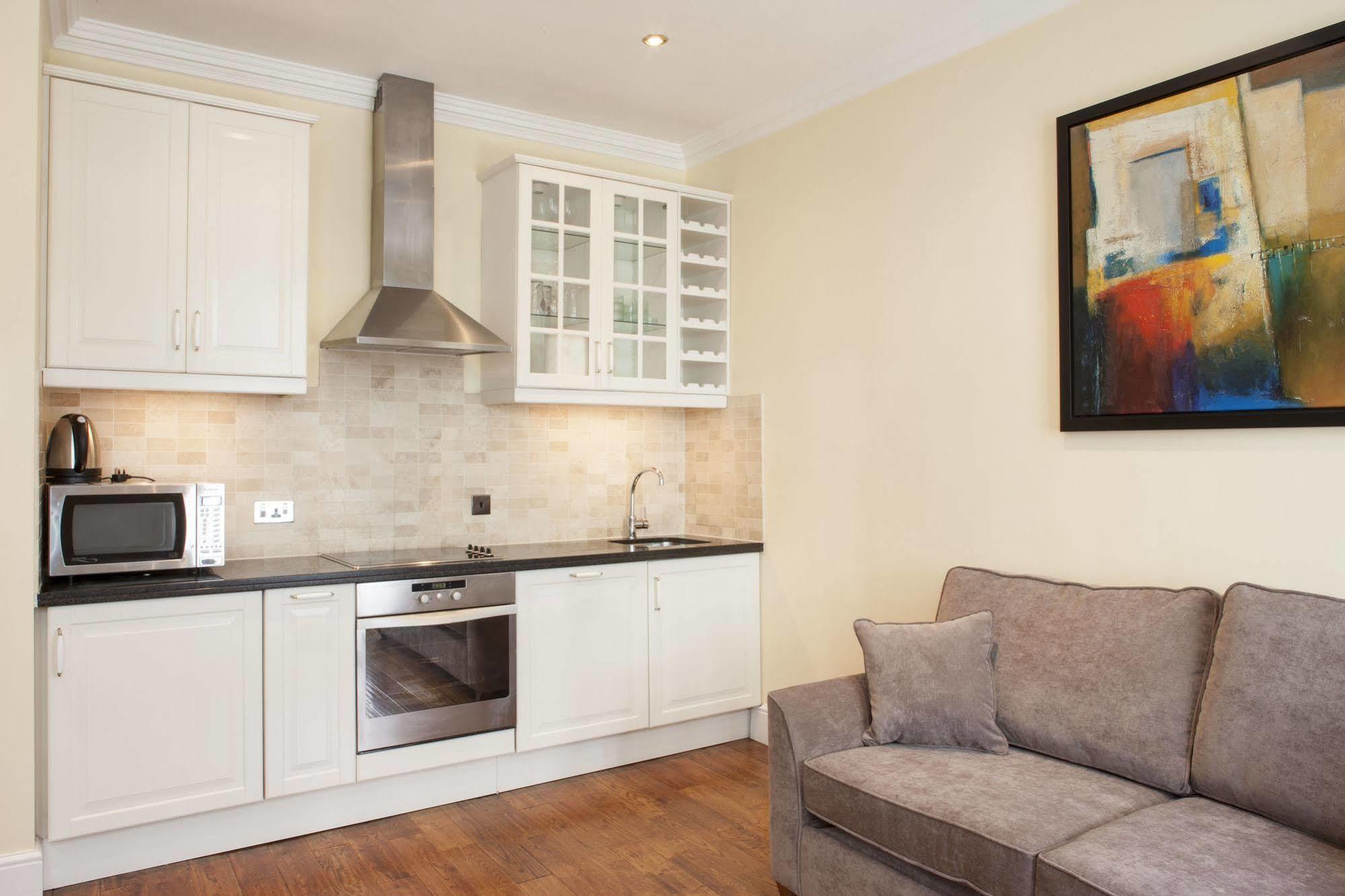 Piccadilly Circus Apartments Лондон Экстерьер фото